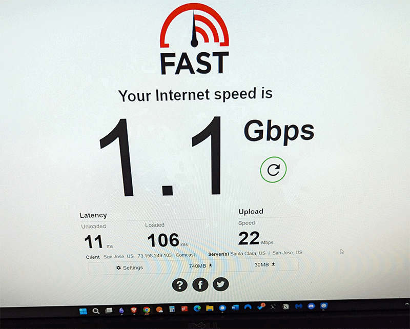 Internet speed test showing 1.1 Gbps